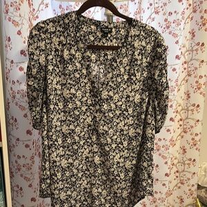 Torrid Harper Black and White Floral 3/4 Sleeve Blouse